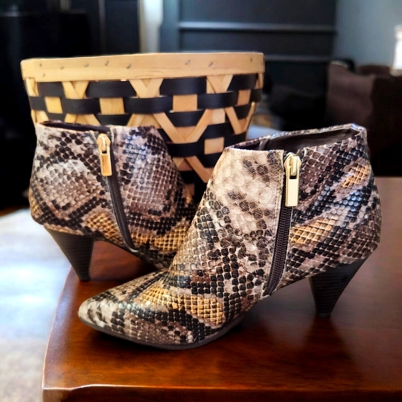 Comfort Est 1946 Snakeskin Dress Boot Shoes, 7 - Picture 4 of 8